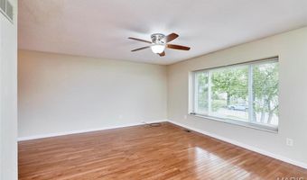241 Valleyoak Ct, Ballwin, MO 63021