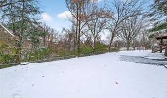 677 Turfwood Dr, Ballwin, MO 63021