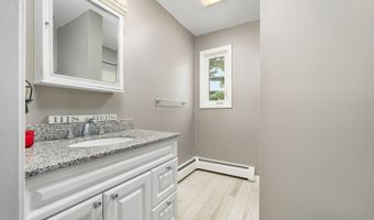 16 Raymond Pl, Cromwell, CT 06416