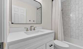 1428 Cedar Bluff Dr, Ballwin, MO 63021