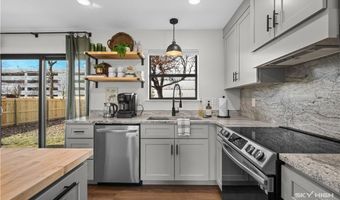 906 Convair St, Bentonville, AR 72712
