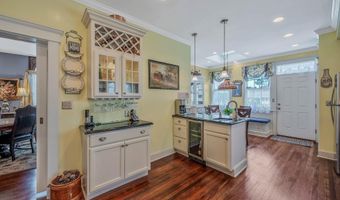 33 S Bay Ave, Amityville, NY 11701