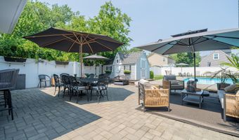 71 Compton St, Belford, NJ 07718