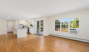 220 Island Dr, Middletown, RI 02842