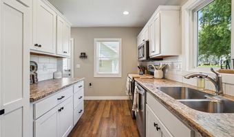 1102 E 2nd St, Anamosa, IA 52205