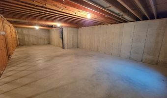 2710 Railroad Cir, Aberdeen, SD 57401