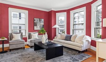 17 Everett St, Newport, RI 02840