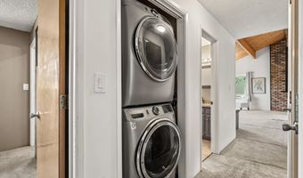 1179 N Main St, Ashland, OR 97520
