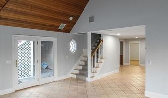 38 Miss Fry Dr, East Greenwich, RI 02818