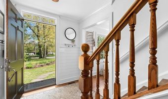 8 Seagate Rd, Darien, CT 06820