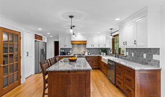 4 Carnation St, Cumberland, RI 02864
