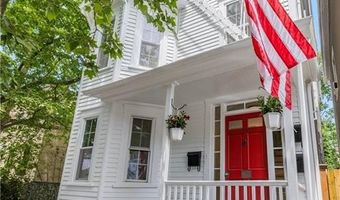 28 Young St 1, Newport, RI 02840