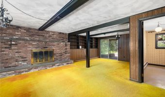 49 Magnolia Ln, Coventry, RI 02816