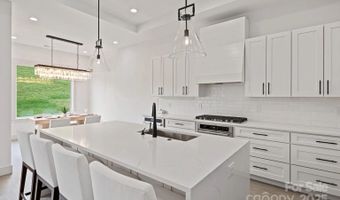 325 Avery Trail Dr 34, Arden, NC 28704
