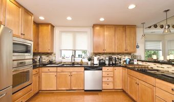 8312 UPPER SPRING Ln, Annandale, VA 22003