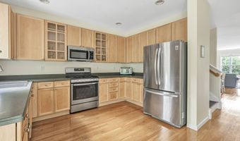 51 Faith Ln 51, Danbury, CT 06810