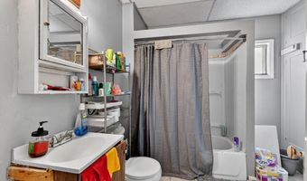 3 Young Ave, Amsterdam, NY 12010