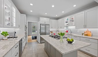 9600 EAGLE RIDGE Dr, Bethesda, MD 20817
