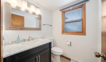 1820 W GLENDALE Ave, Appleton, WI 54914