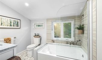 93 Burdickville Rd, Charlestown, RI 02813