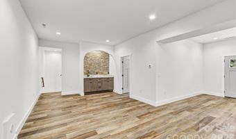 73 Rocking Porch Rd, Asheville, NC 28805