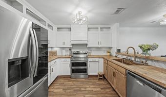 205 OCEANGATE Dr, Atlantic Beach, FL 32233