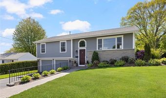 26 Leawood Dr, Cranston, RI 02920