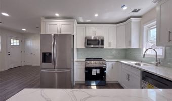 3323 Great Neck Rd, Amityville, NY 11701