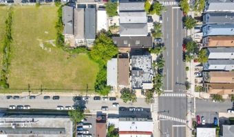 147 W 52nd St, Bayonne, NJ 07002