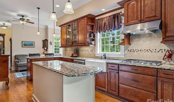 76 Edgelawn Rd, Asheville, NC 28804