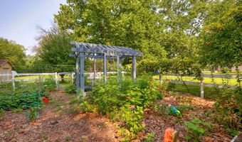 204 E Madison Dr, Polk City, IA 50226