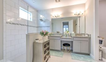 7401 PARADISO Dr, Apollo Beach, FL 33572