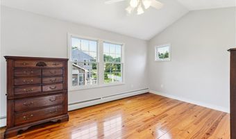 18 Anawan Ave, Narragansett, RI 02882