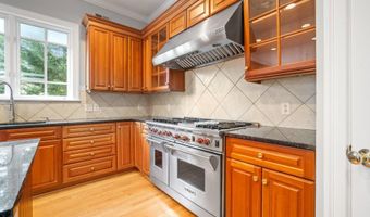 6723 HONESTY Dr, Bethesda, MD 20817