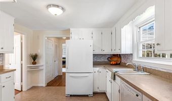 21 Old Chimney Rd, Barrington, RI 02806