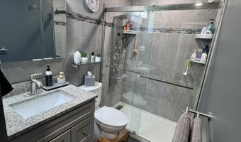 34 Venus Dr, Albany, NY 12211