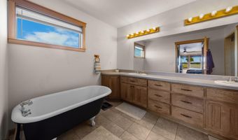 24605 Dodds Rd, Bend, OR 97701