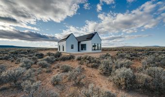 8 Quonset Way, Carson, NM 87517