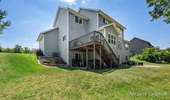 10 Fox Point Ct, Ada, MI 49301