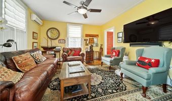 43 Poplar St, Newport, RI 02840