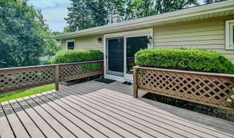 5514 Meadowood Dr, Fitchburg, WI 53711