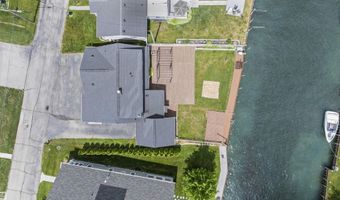 114 Interlochen Dr, Algonac, MI 48001