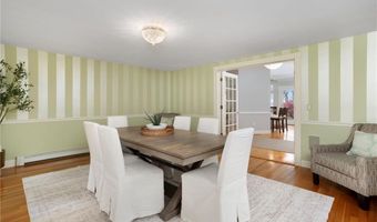 75 N Cliff Dr, Narragansett, RI 02882