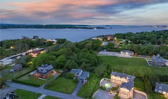 41 Castle Hill Ave, Newport, RI 02840