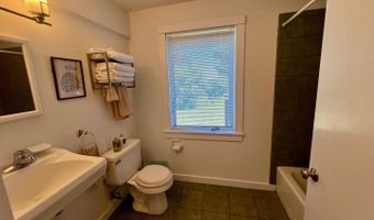 382 Lighthouse Rd, Aquinnah, MA 02535