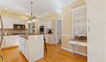 33 Roxbury Ct, Cheshire, CT 06410