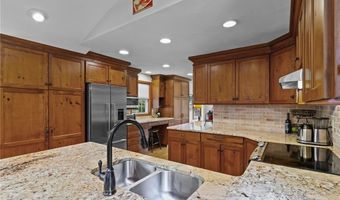 95 Lakehurst Dr, Coventry, RI 02816