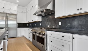 881 N MANCHESTER St, Arlington, VA 22205