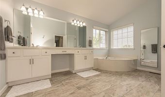 733 Castle Ridge Dr, Ballwin, MO 63021