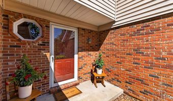 1003 Pocono Trl, Ballwin, MO 63021
